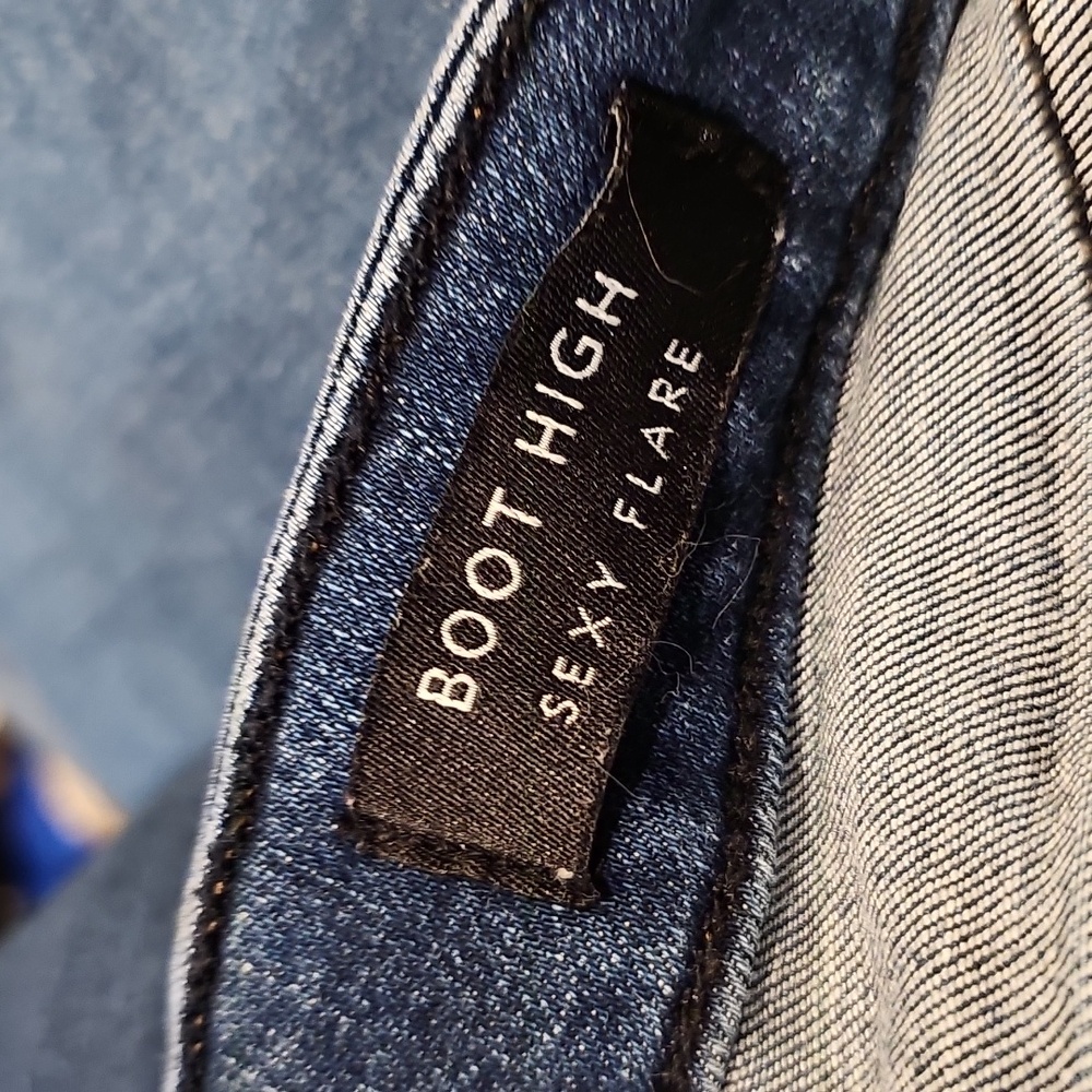 GUESS Jeans - Picture 14 of 16